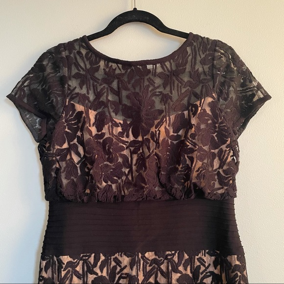 Tadashi Shoji Nude and Black Lace Dress Size 10P - Picture 4 of 5